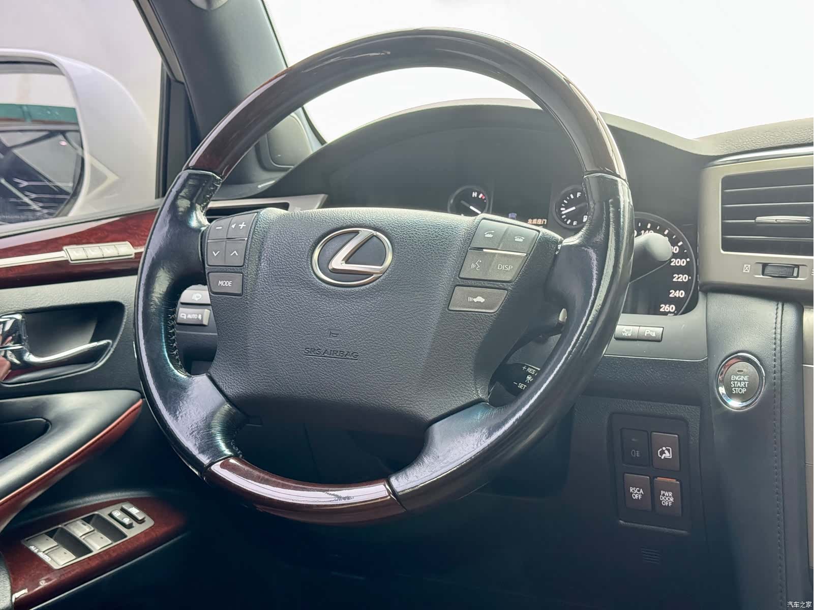 Lexus LX, 2016 11