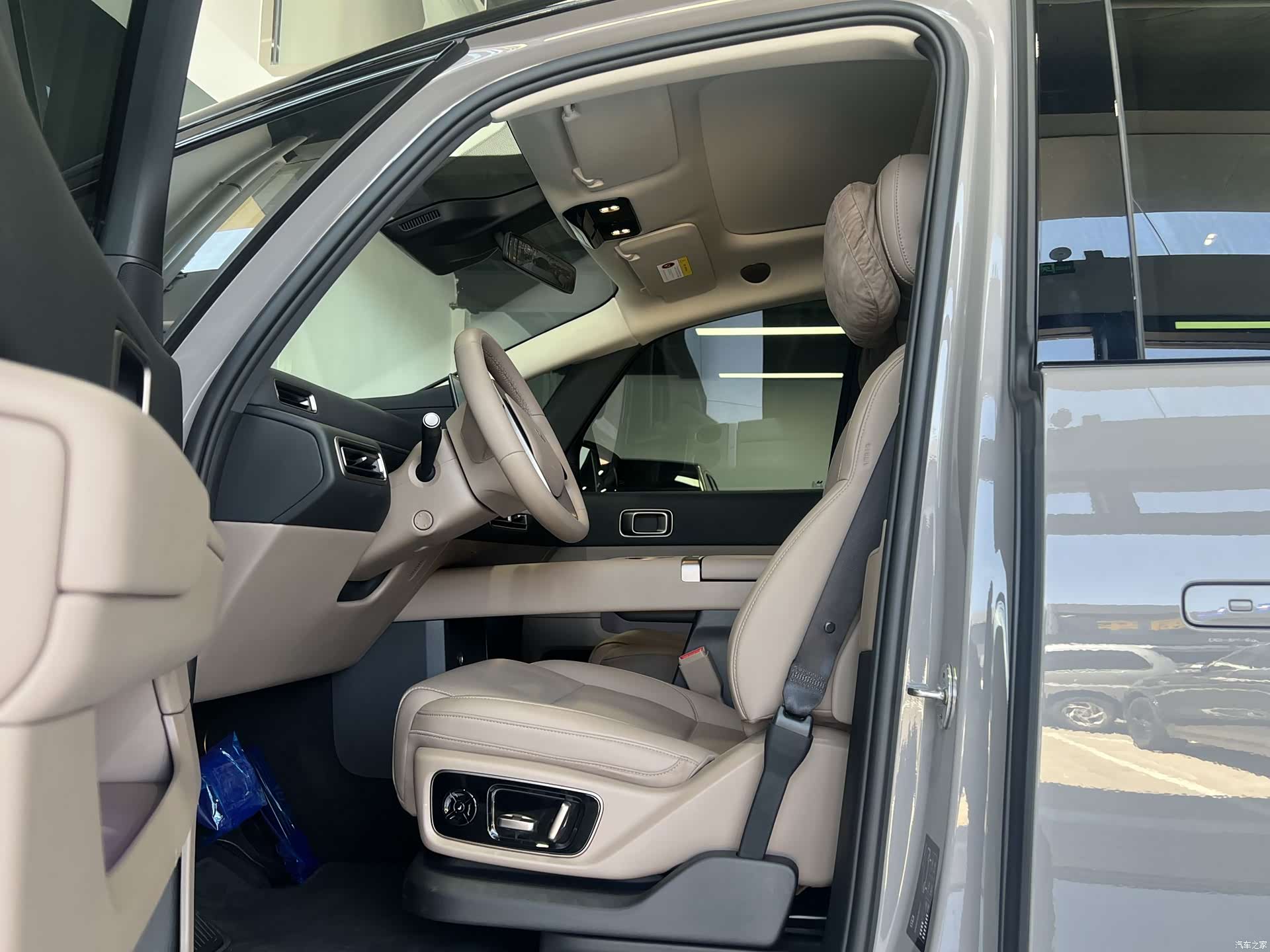 Li Auto MEGA, 2025 10