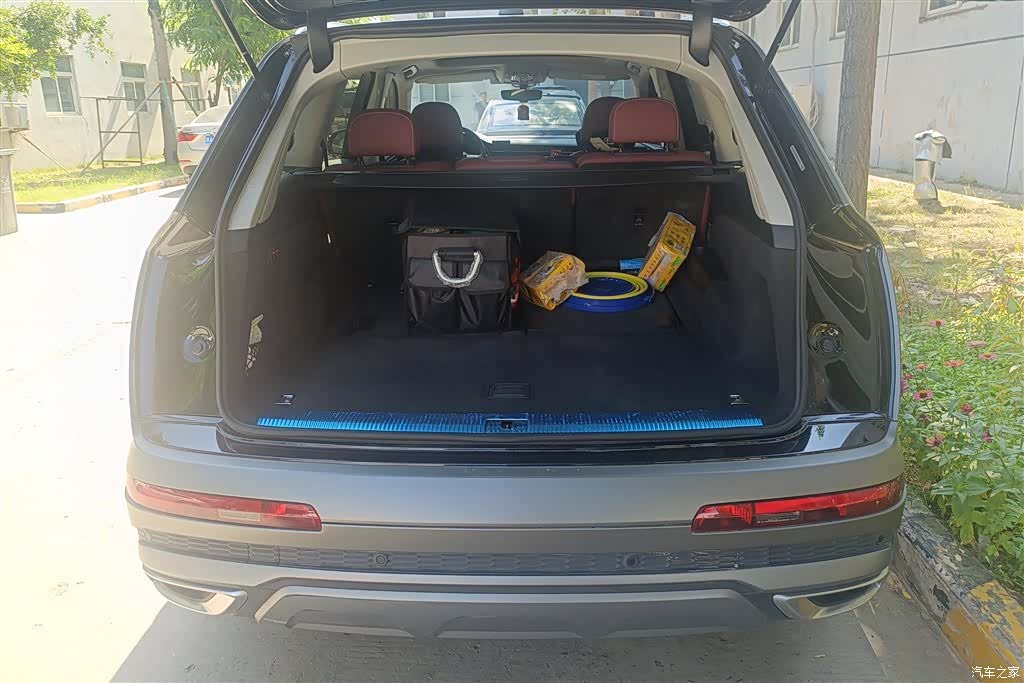 Audi Q7, 2023 4