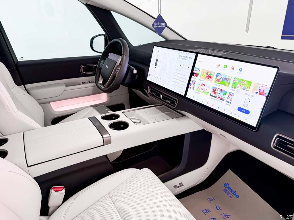Li Auto MEGA, 2025 13