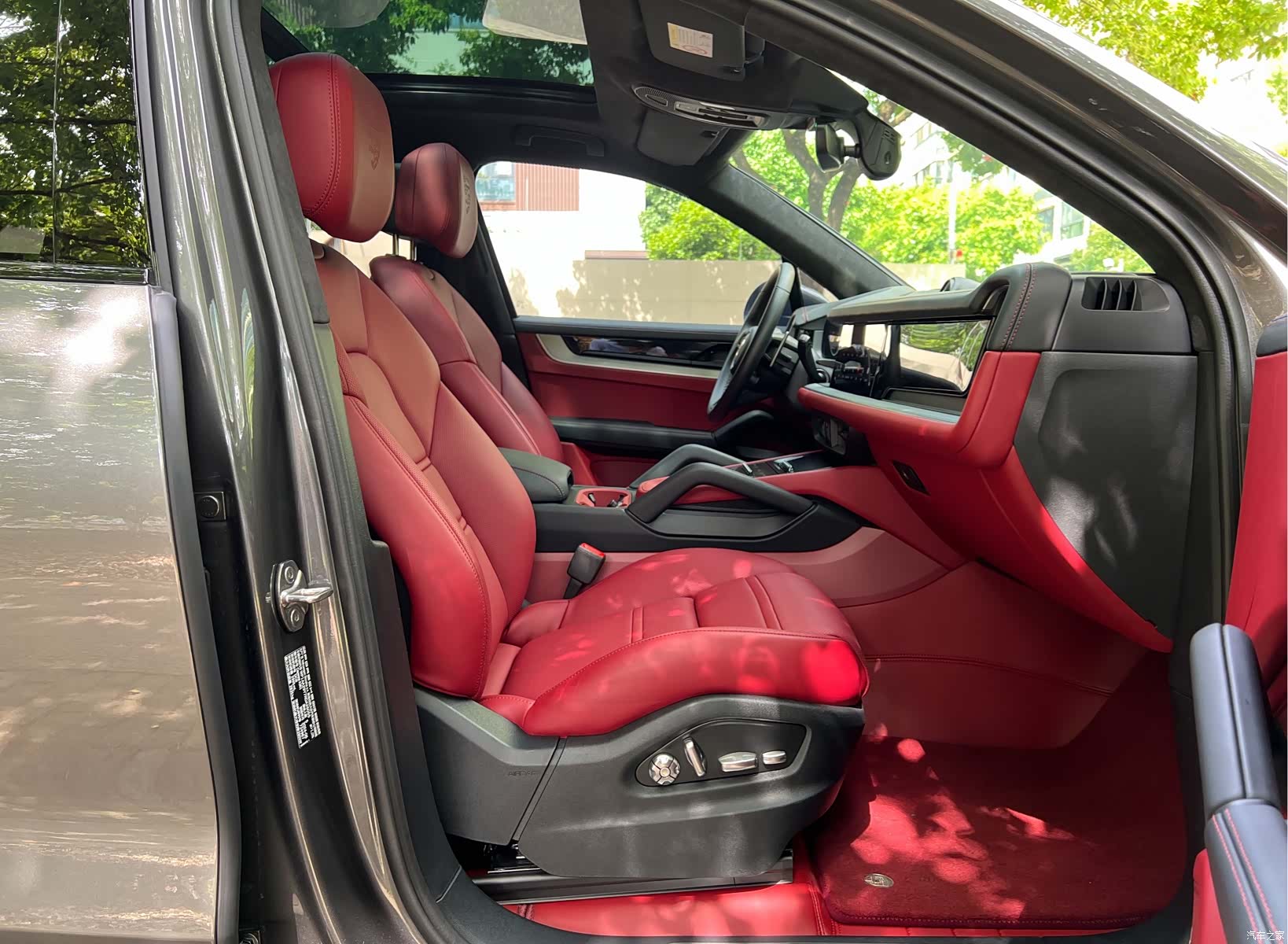 Porsche Cayenne, 2025 10