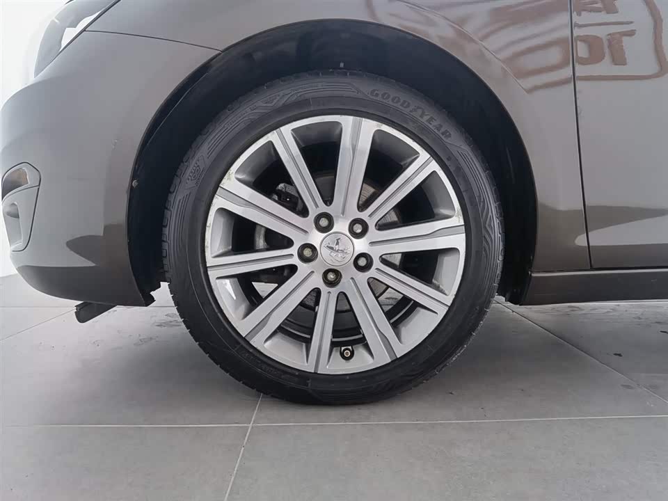 Peugeot 408