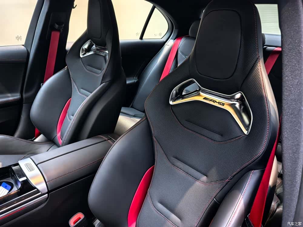 Mercedes-Benz C-Class, 2025 4