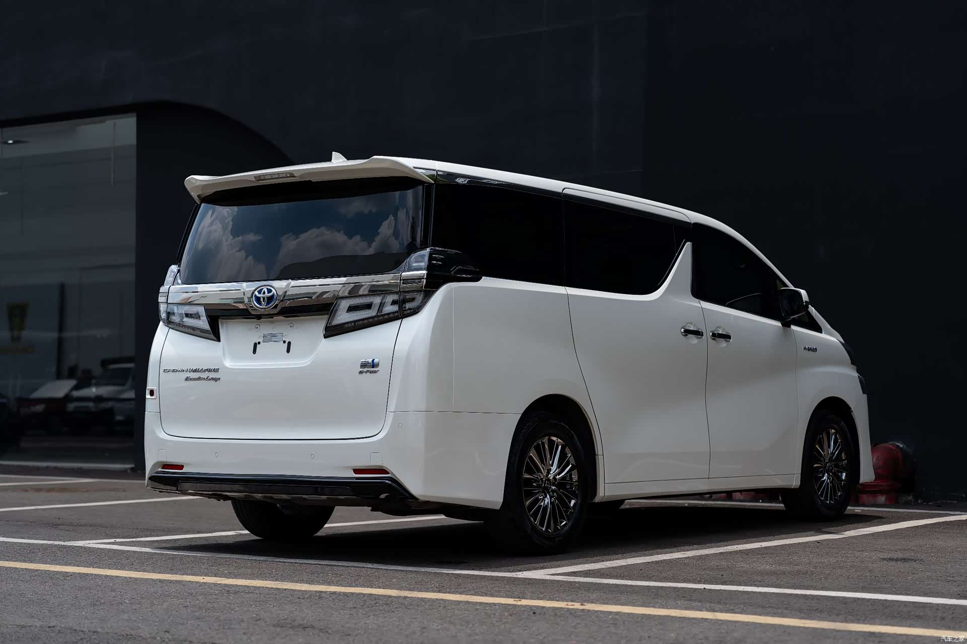 Toyota Vellfire, 2022 15