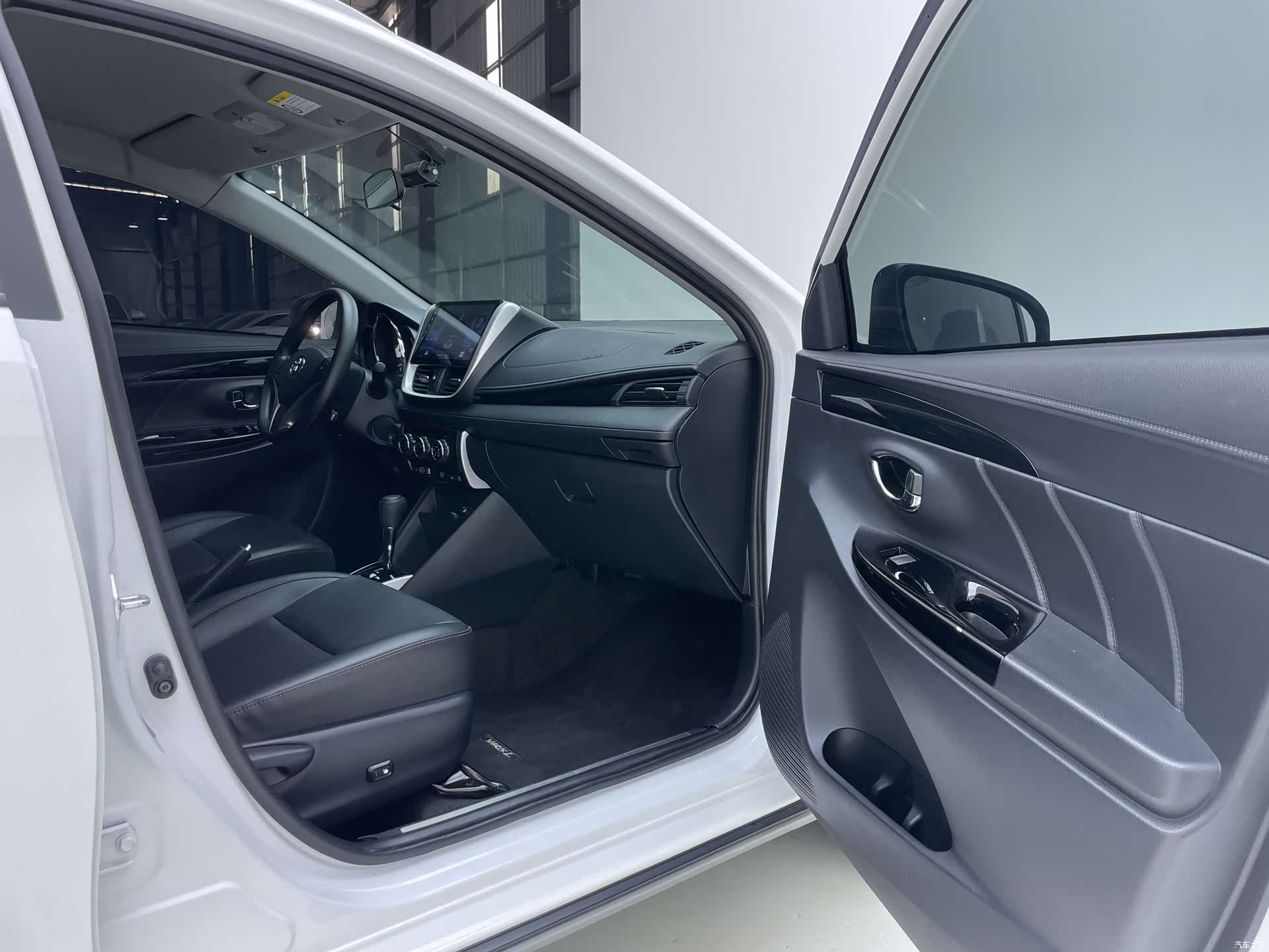Toyota YARiS L, 2023 18