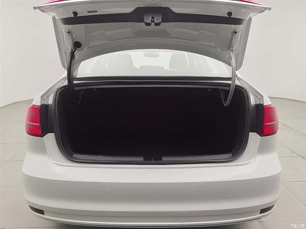 Volkswagen Sagitar, 2018 16