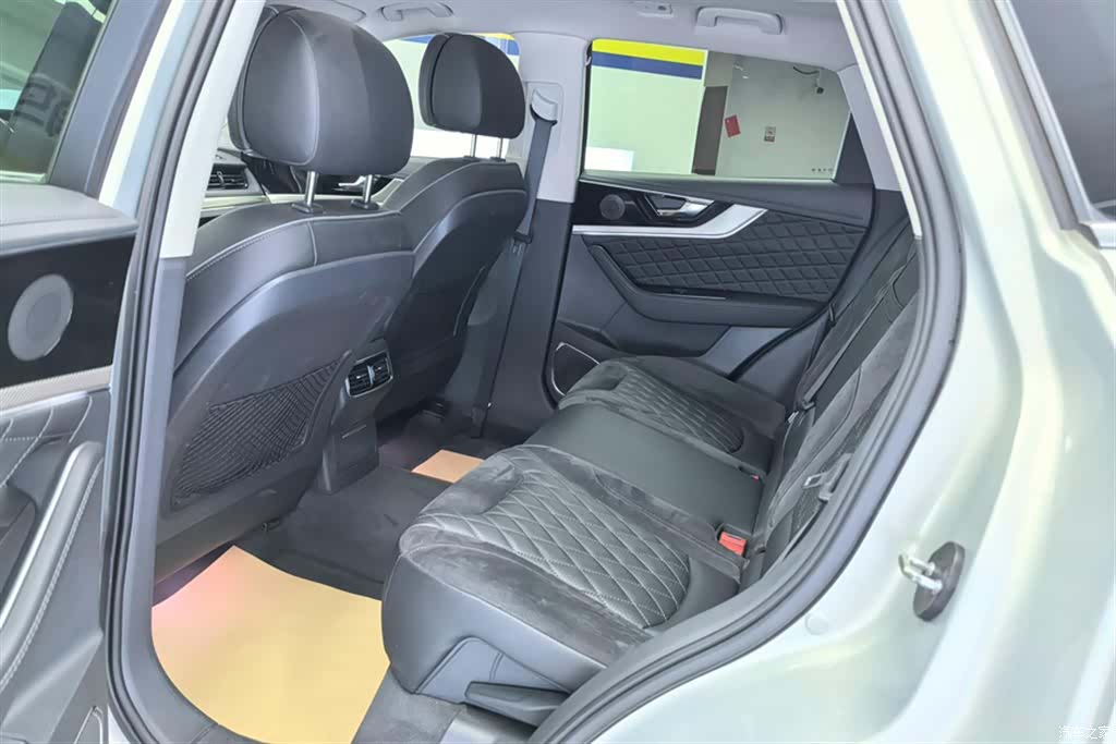 Hongqi HS5, 2020 11