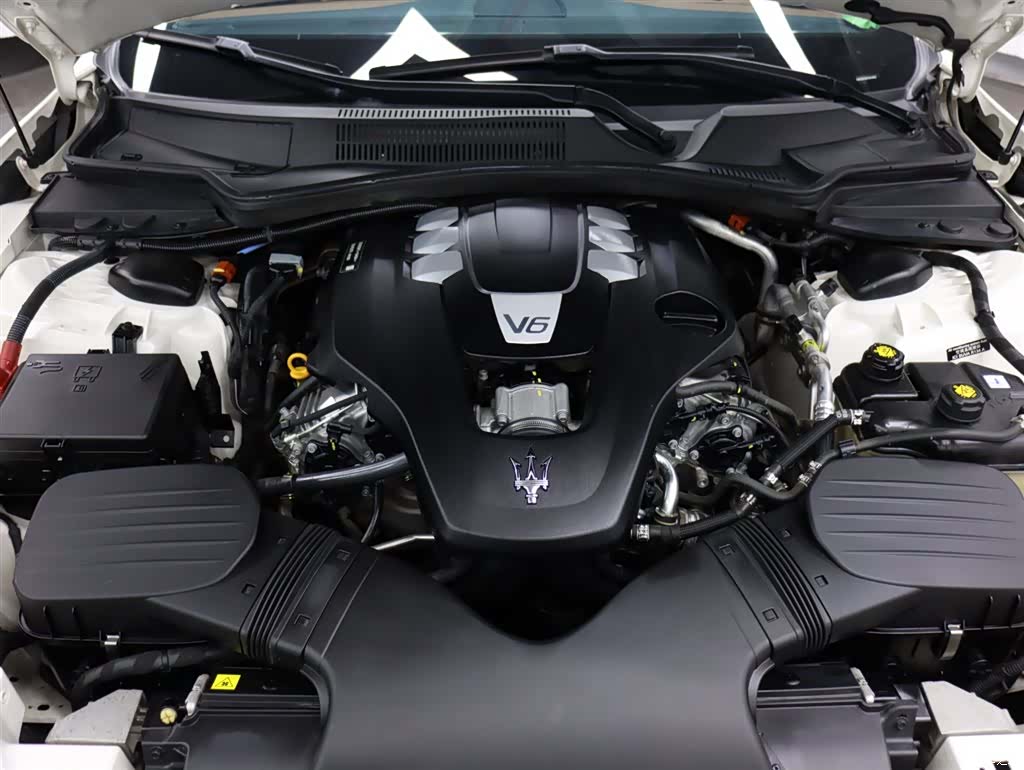 Maserati Ghibli, 2023 25