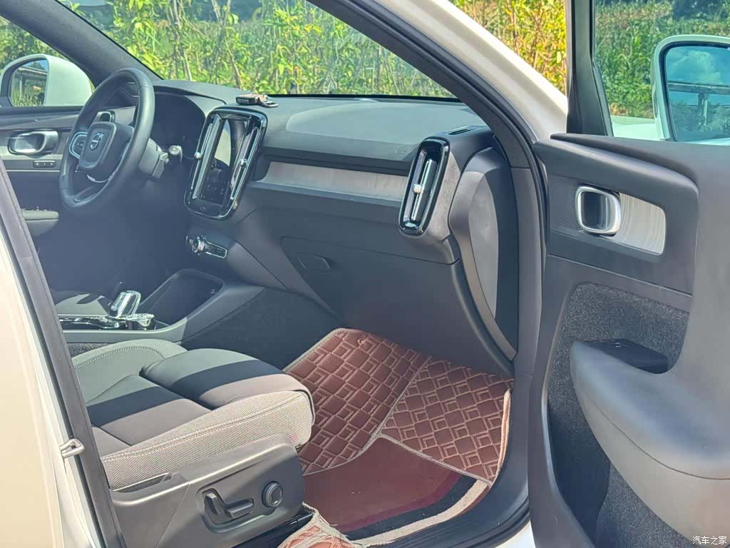 Volvo XC40, 2024 9