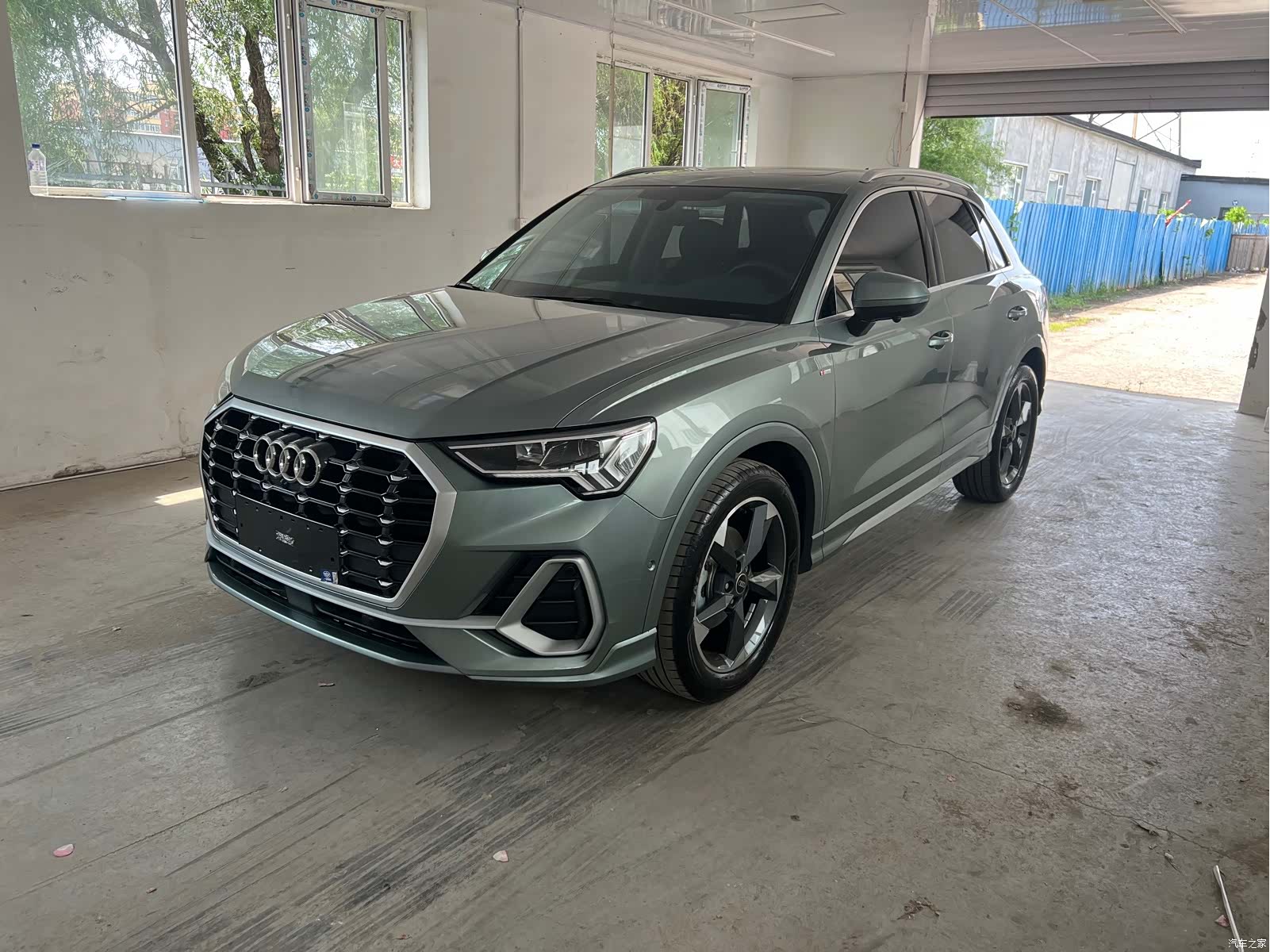 Audi Q3, 2023 1