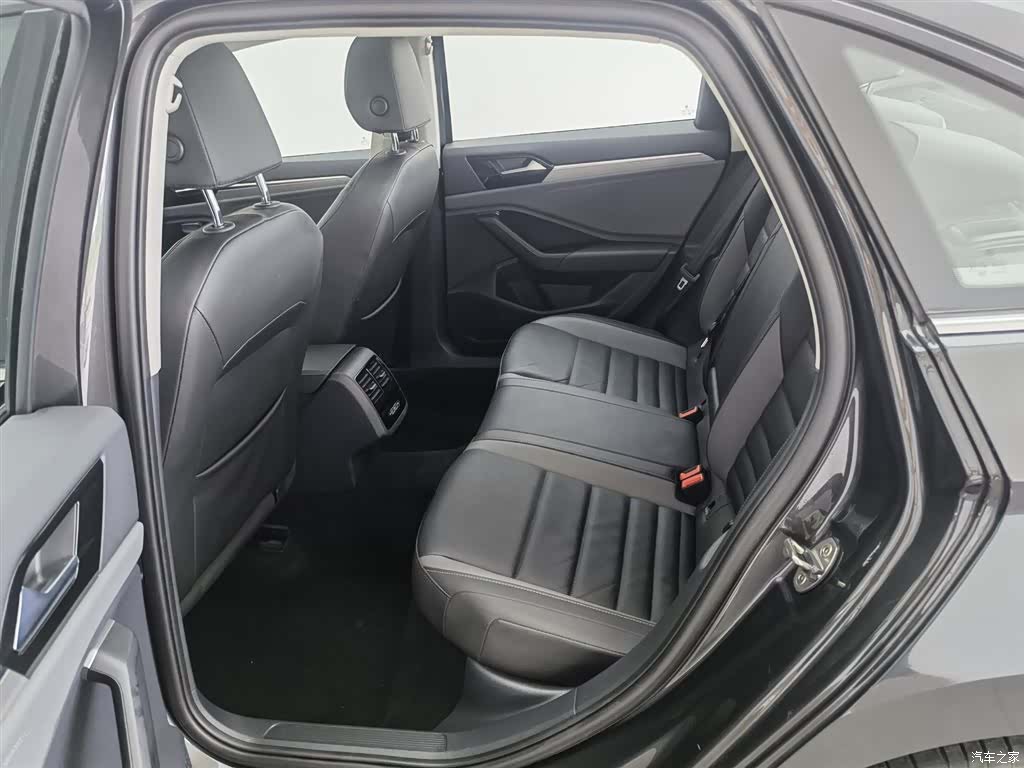 Volkswagen Sagitar, 2021 15