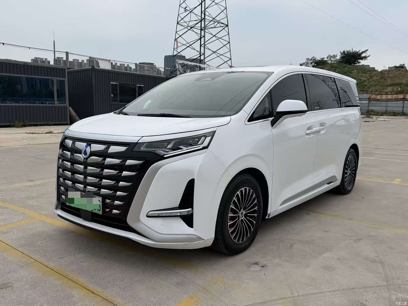 Denza D9