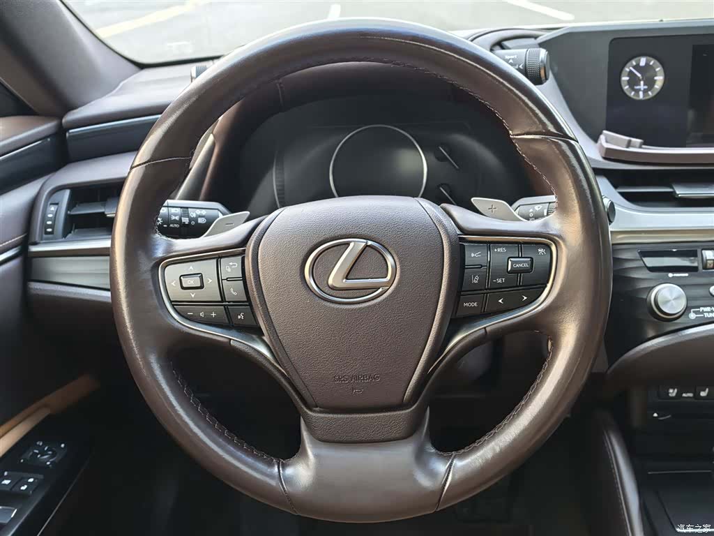 Lexus ES, 2021 3