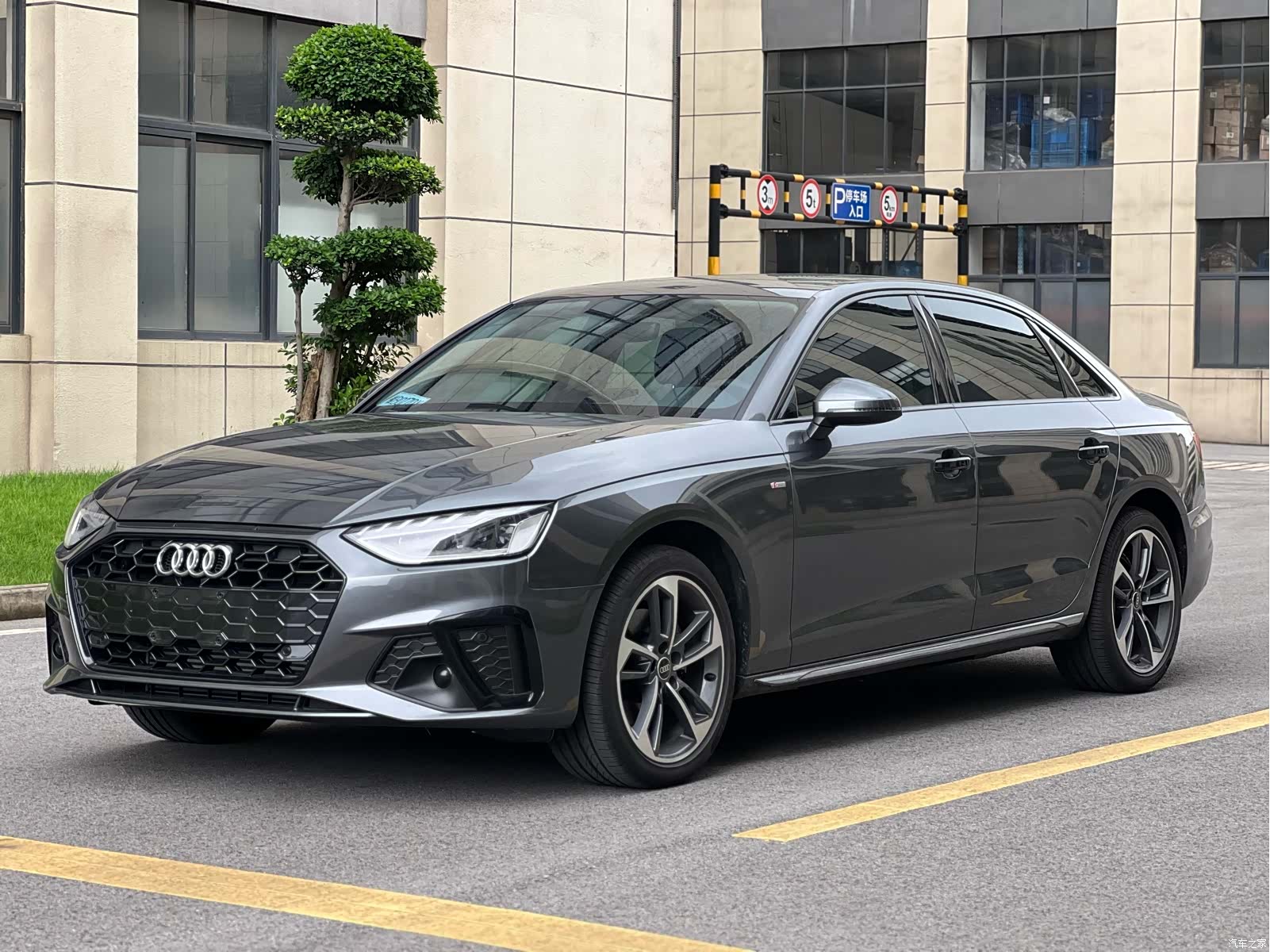 Audi A4L, 2024 1
