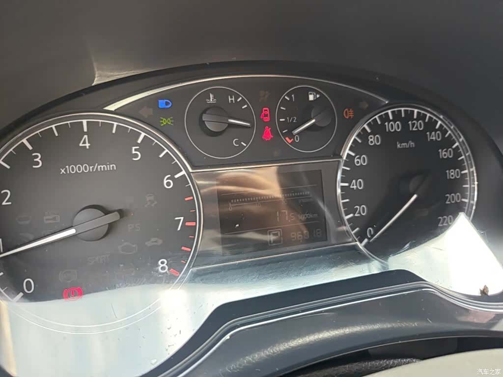 Nissan Tiida, 2016 12