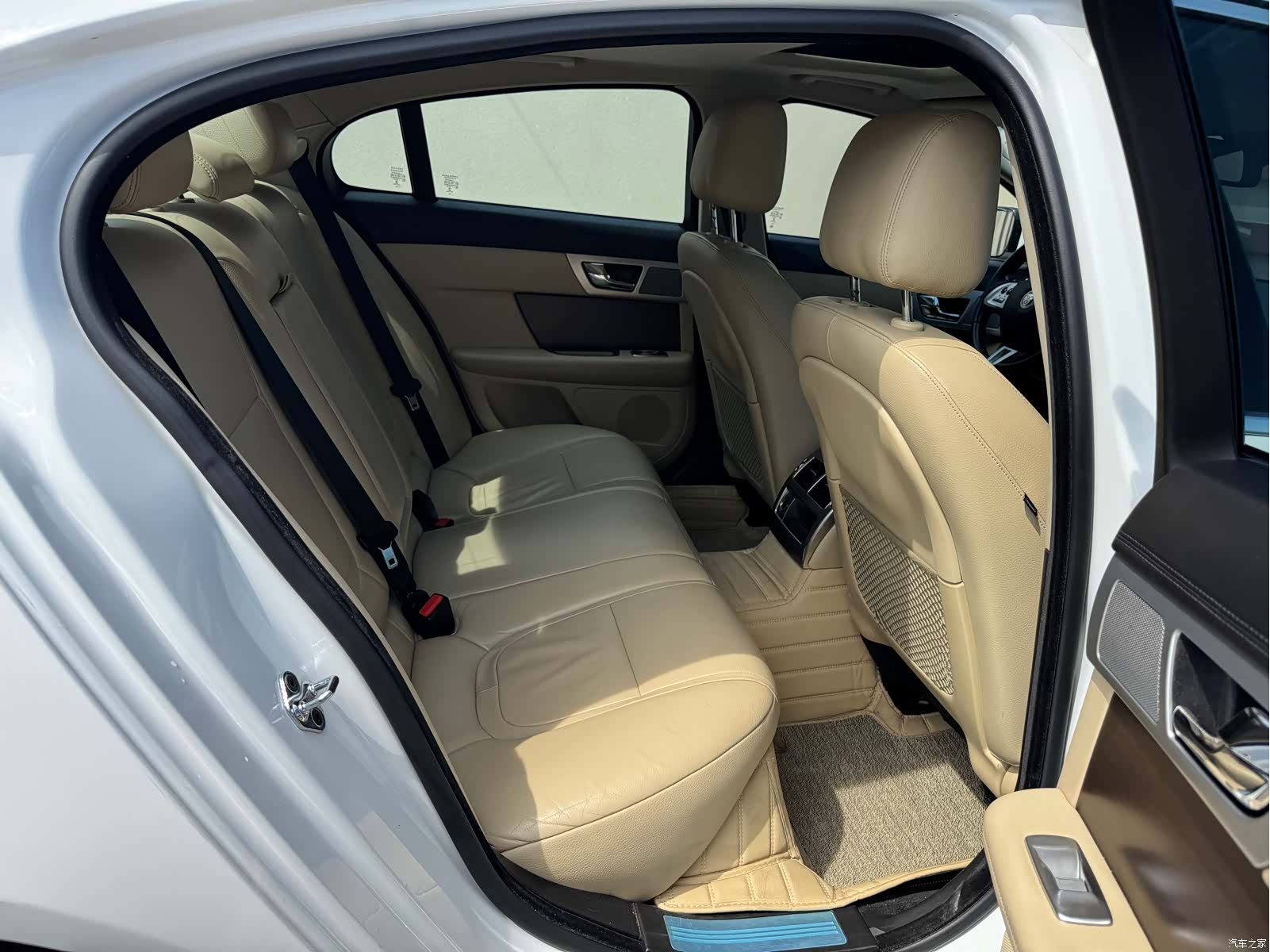 Jaguar XF, 2013 21