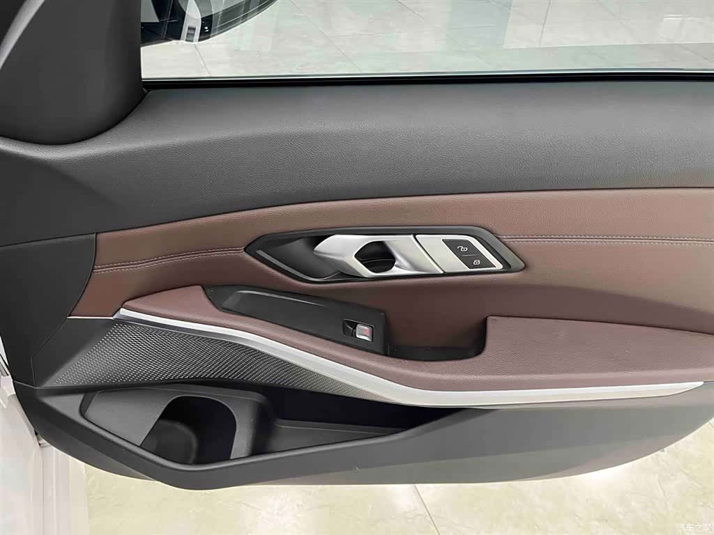 BMW 3 Series, 2023 11