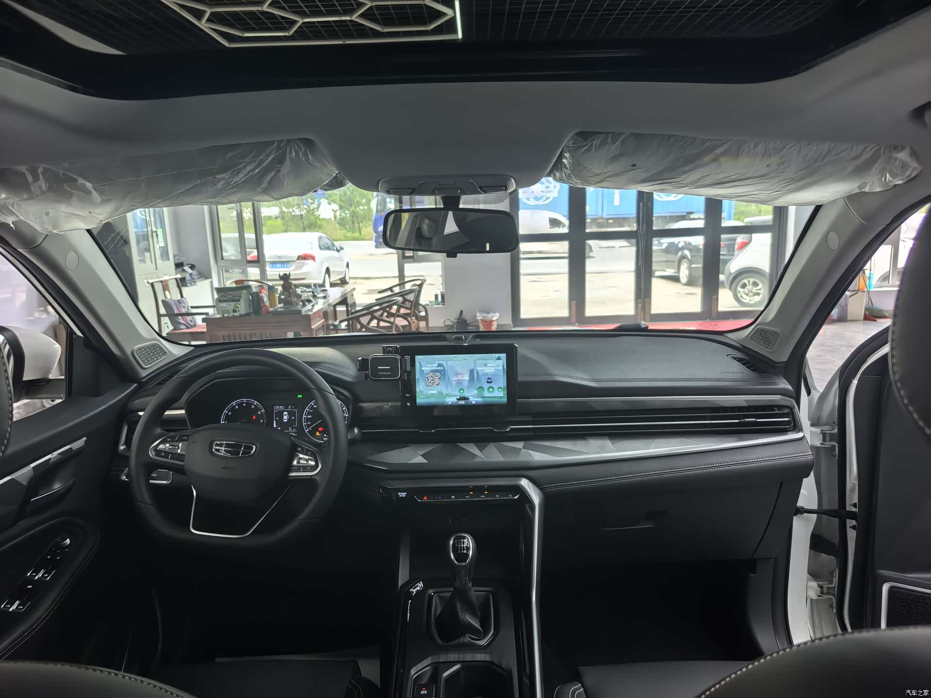 Geely X6, 2022 11