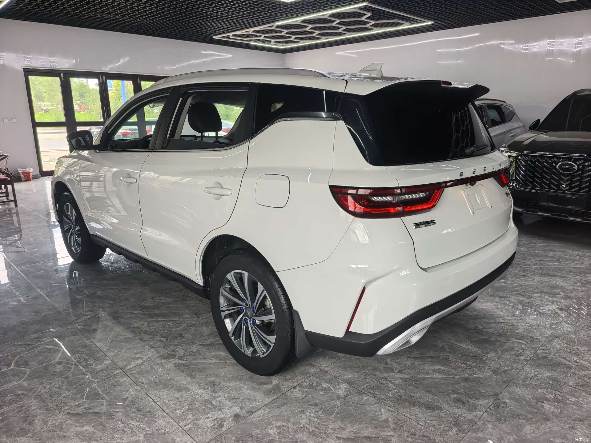 Geely X6, 2022 4