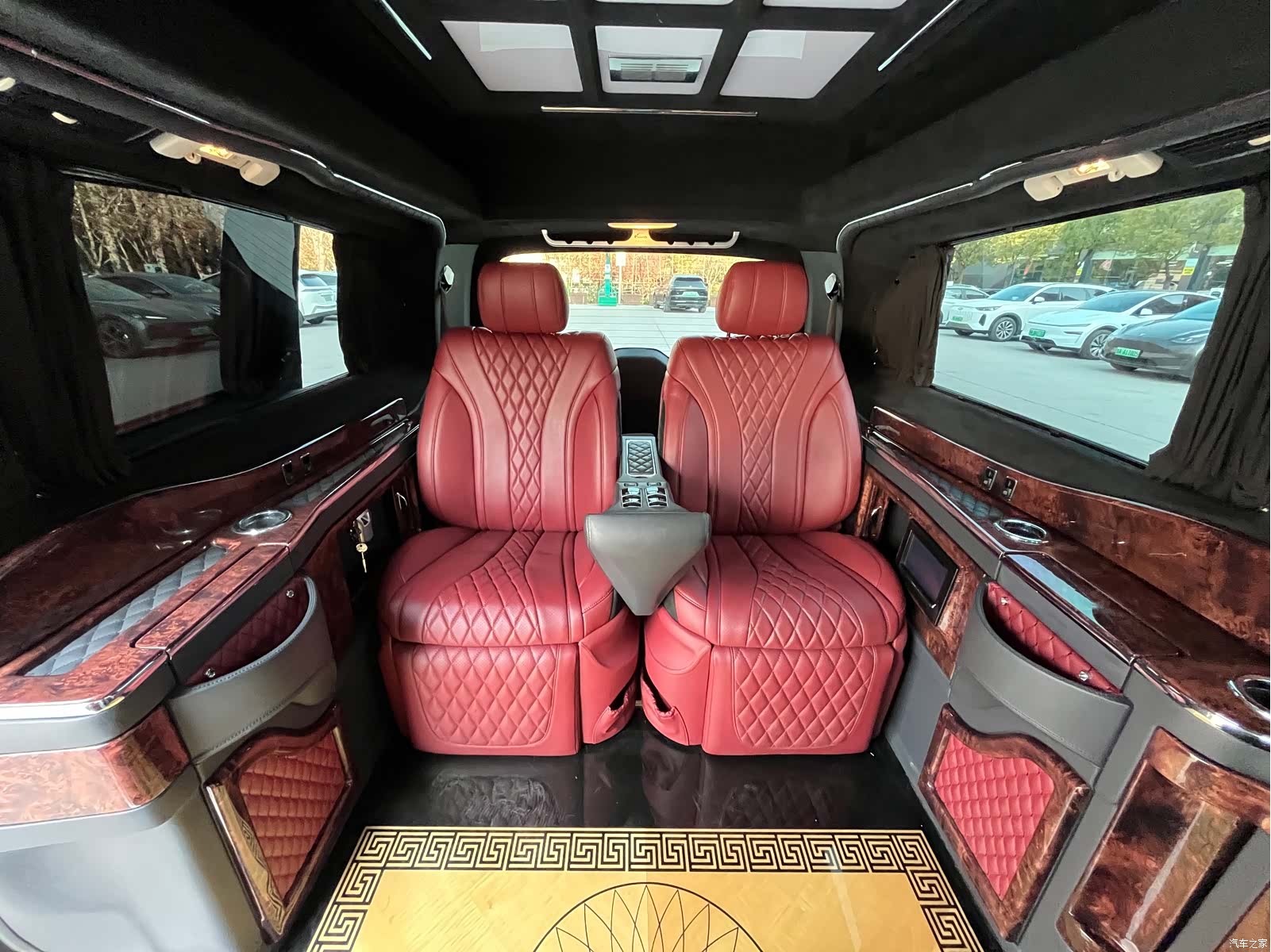 Mercedes-Benz 9, 2018 14