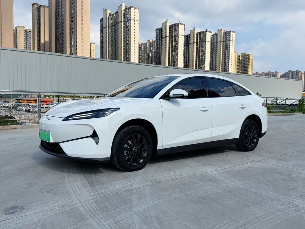 BYD e7
