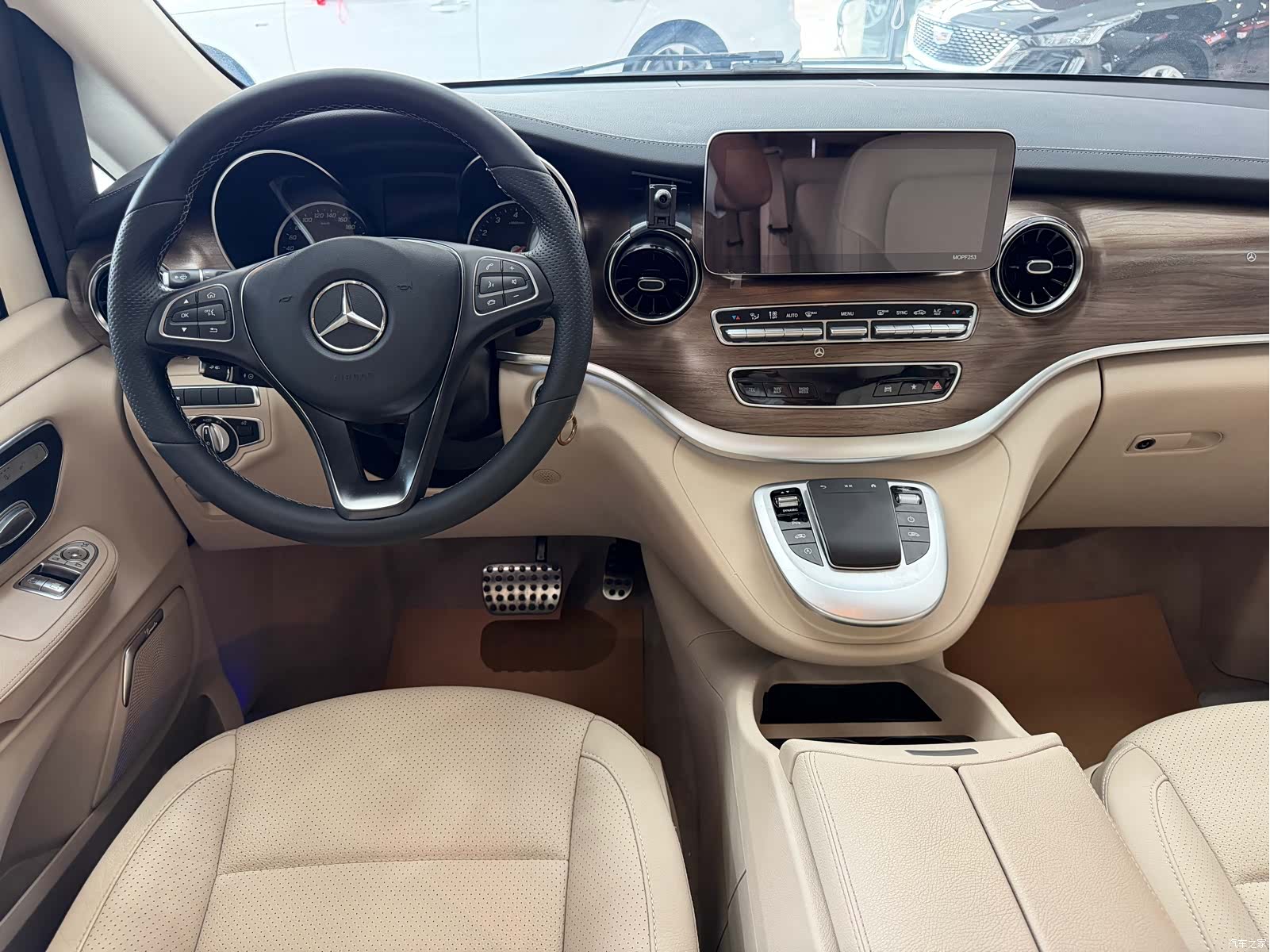Mercedes-Benz V-Class, 2021 17