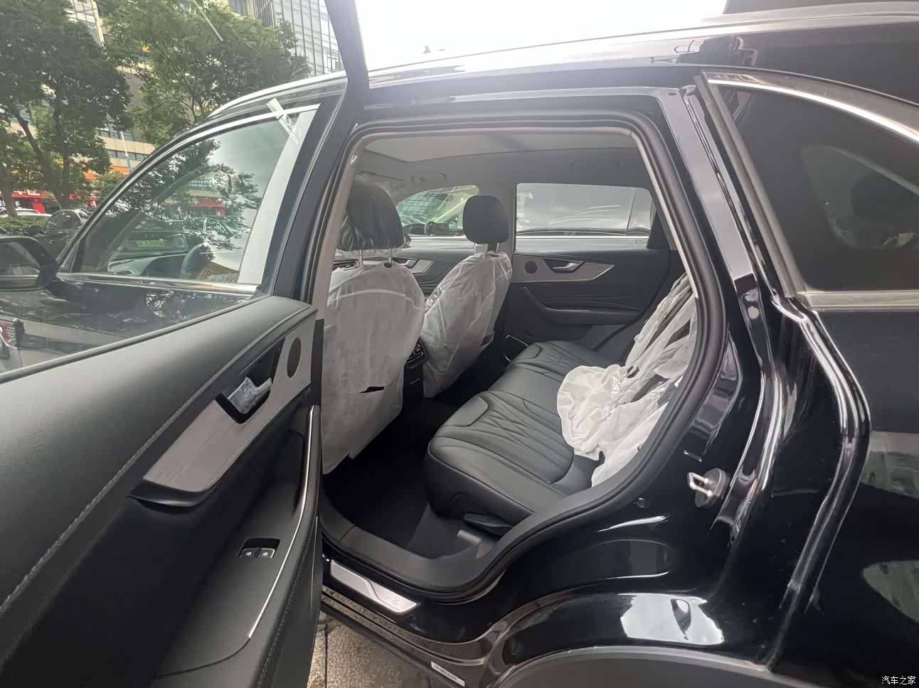 Hongqi HS5, 2026 8