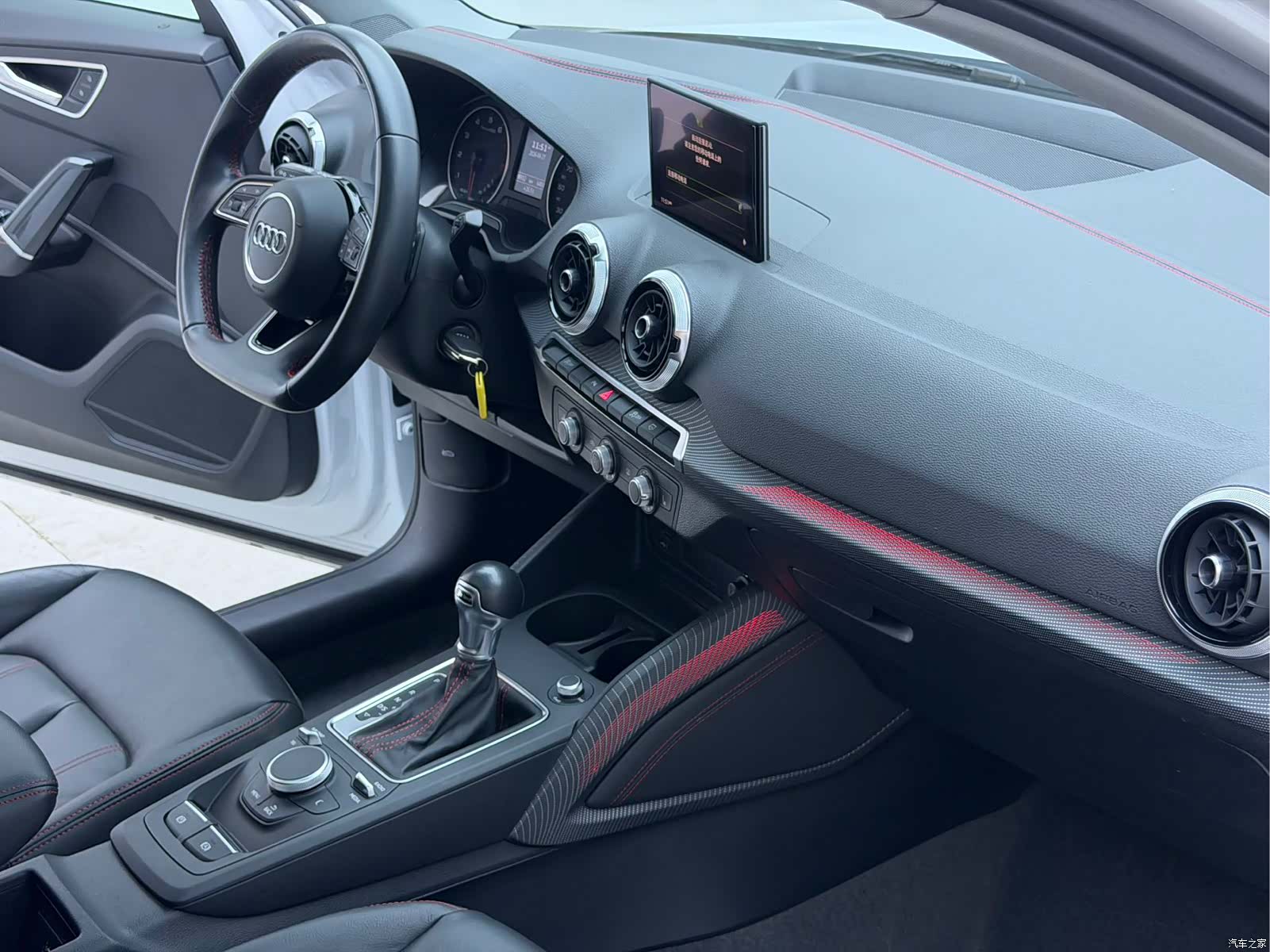 Audi Q2L, 2023 15