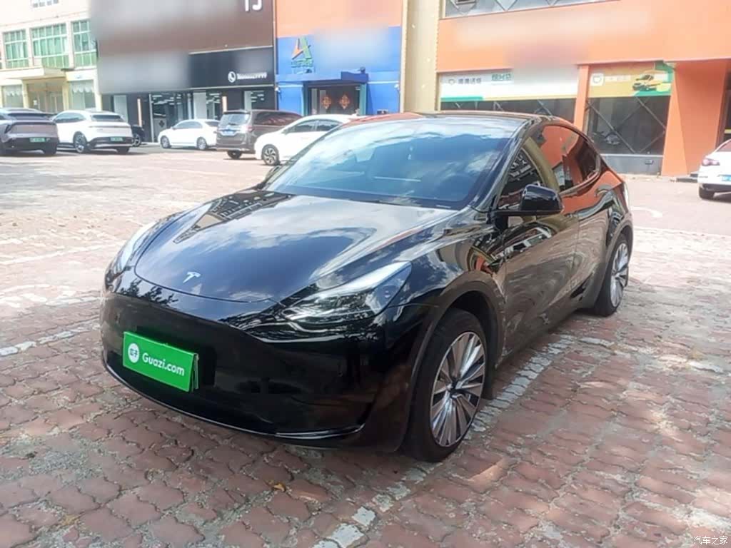 Tesla Model Y, 2023 1