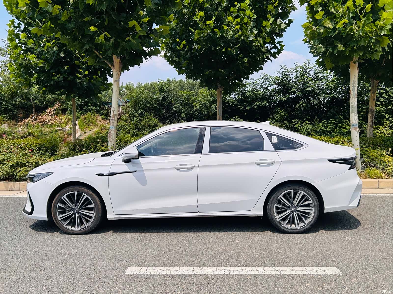 Chery Arrizo 8, 2025 3