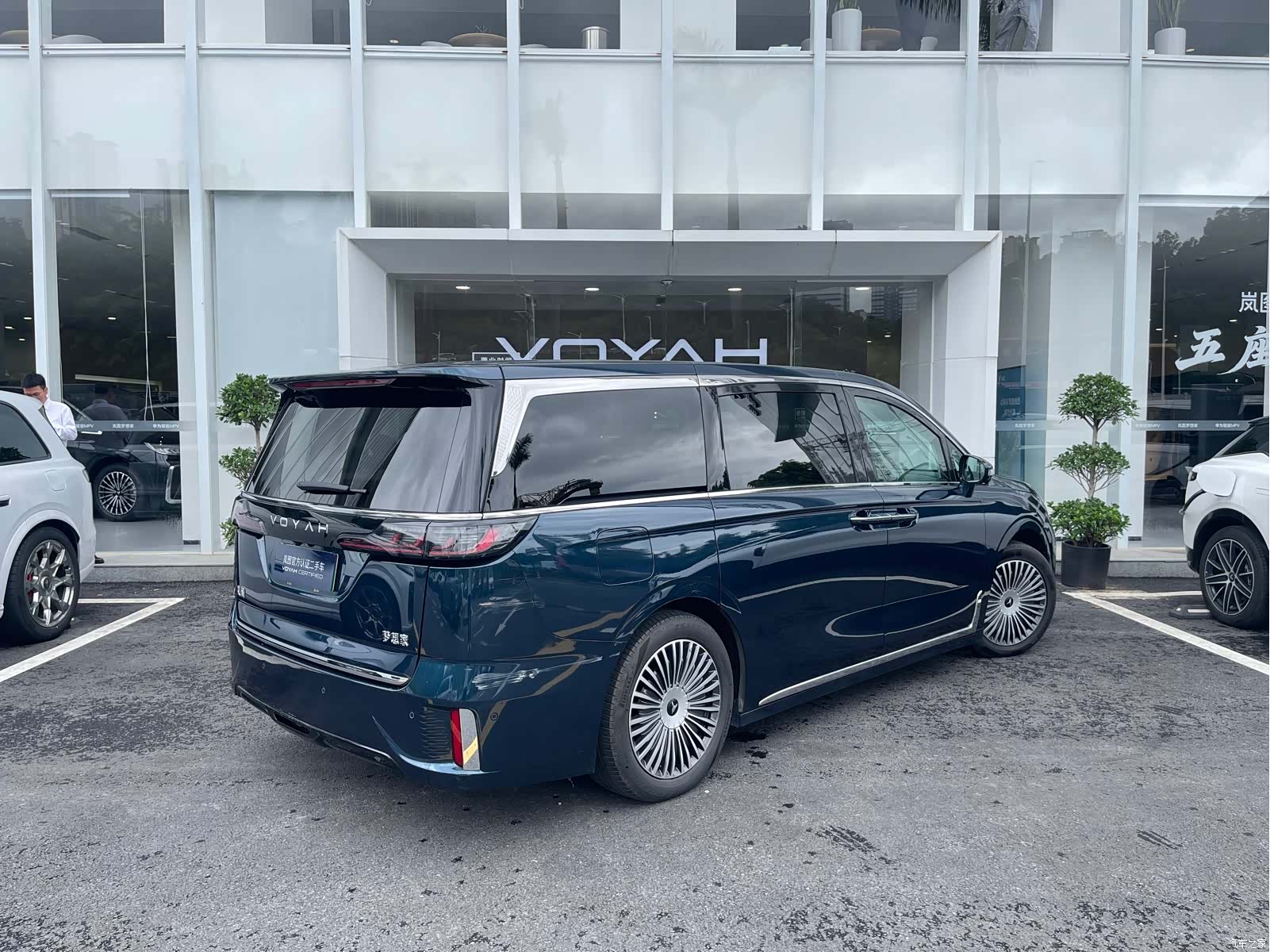 Voyah Dreamer, 2025 7