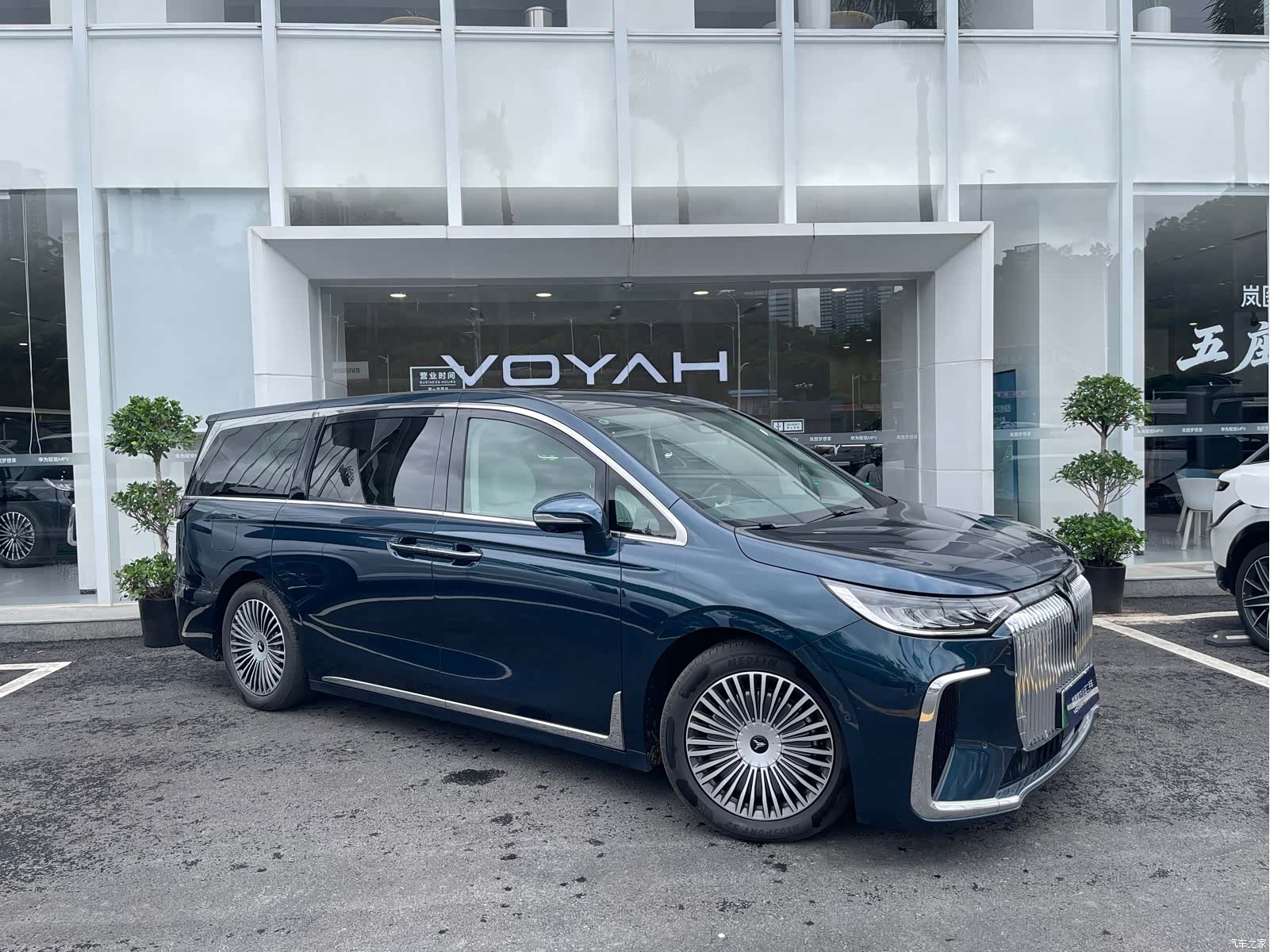 Voyah Dreamer, 2025 3