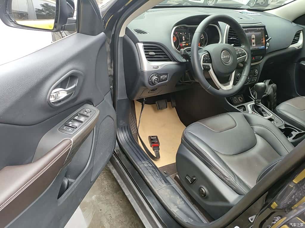 Jeep Cherokee, 2017 16
