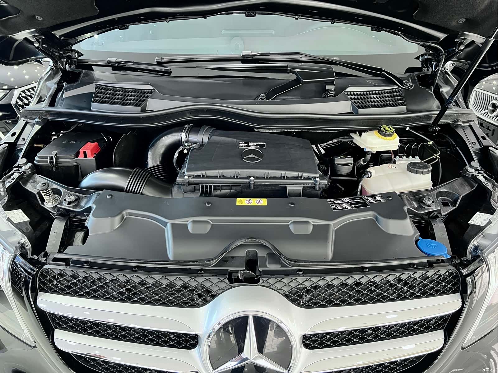 Mercedes-Benz V-Class, 2024 29