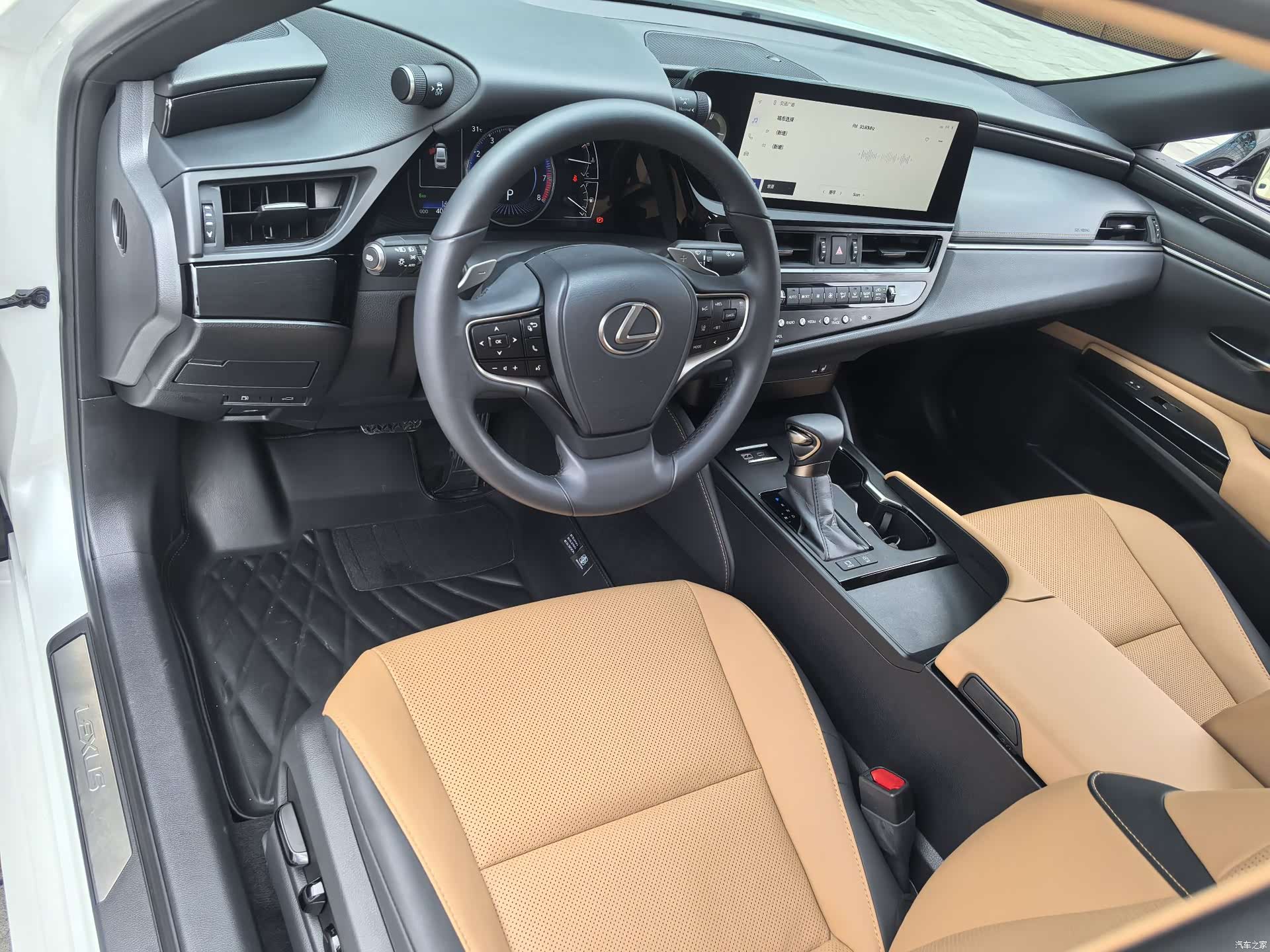 Lexus ES, 2023 9