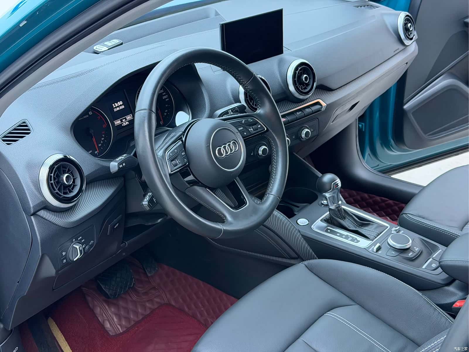 Audi Q2L, 2023 10