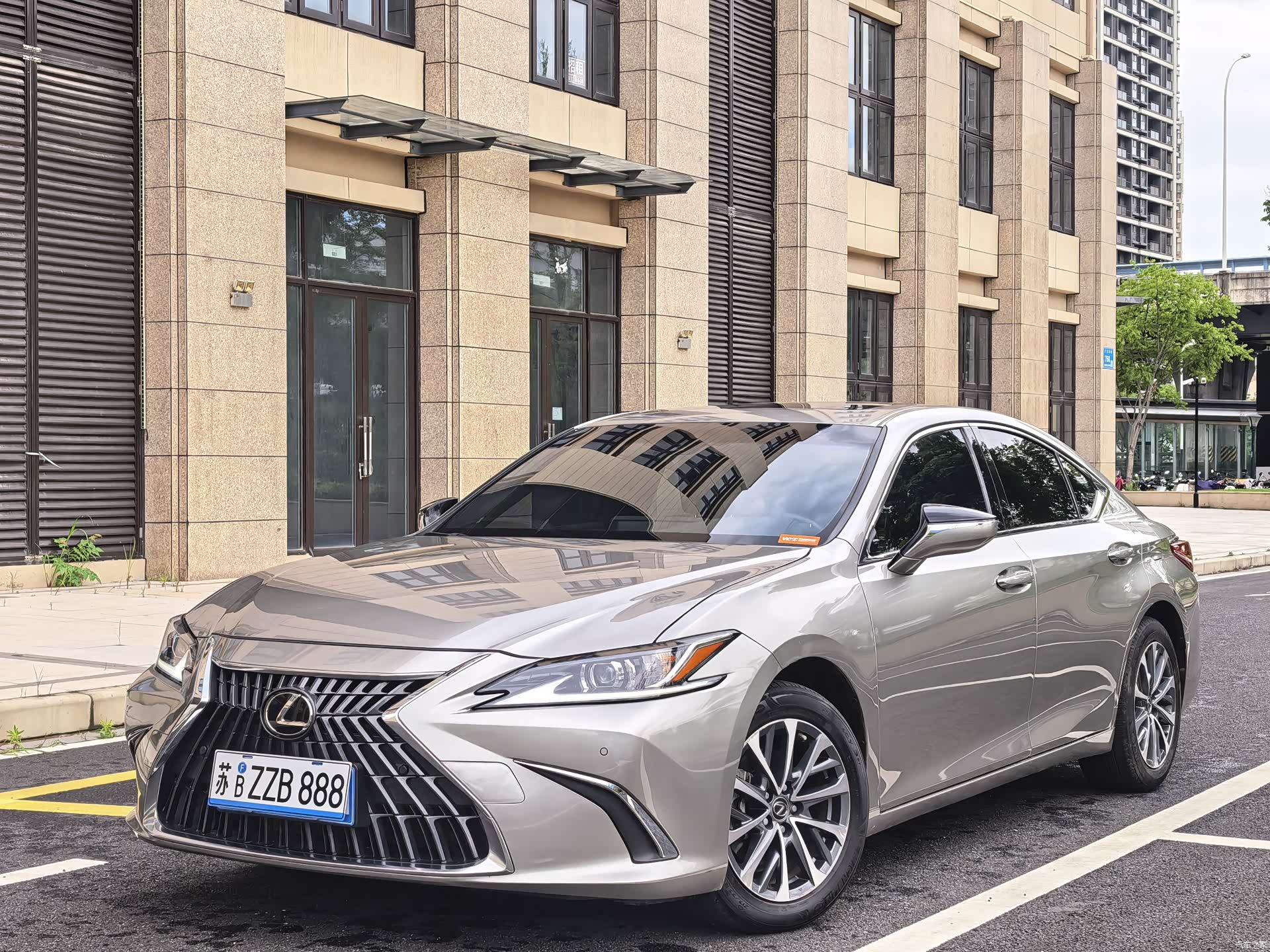 Lexus ES, 2024 1