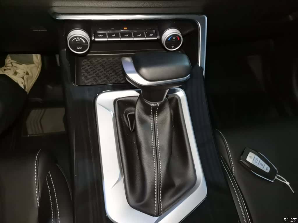 Geely Coolray, 2025 14