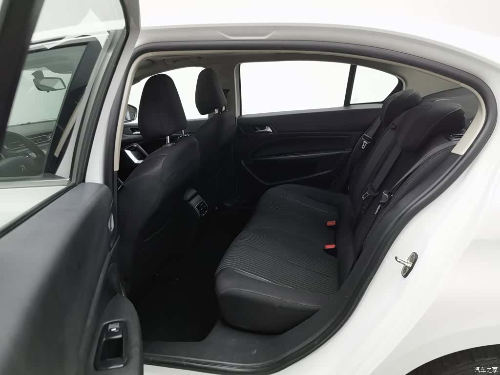Peugeot 408, 2017 15