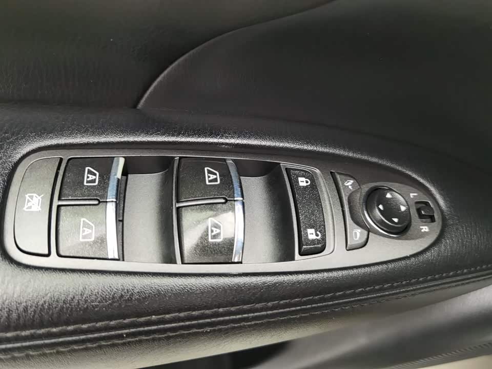 Infiniti Q70 Infiniti Q70