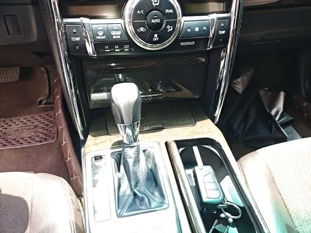 Toyota 2.5V, 2016 14