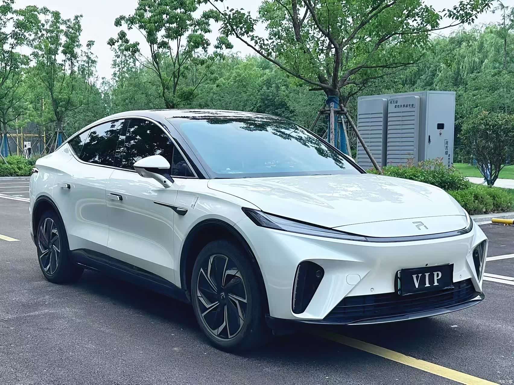 Rising Auto R7, 2023 3