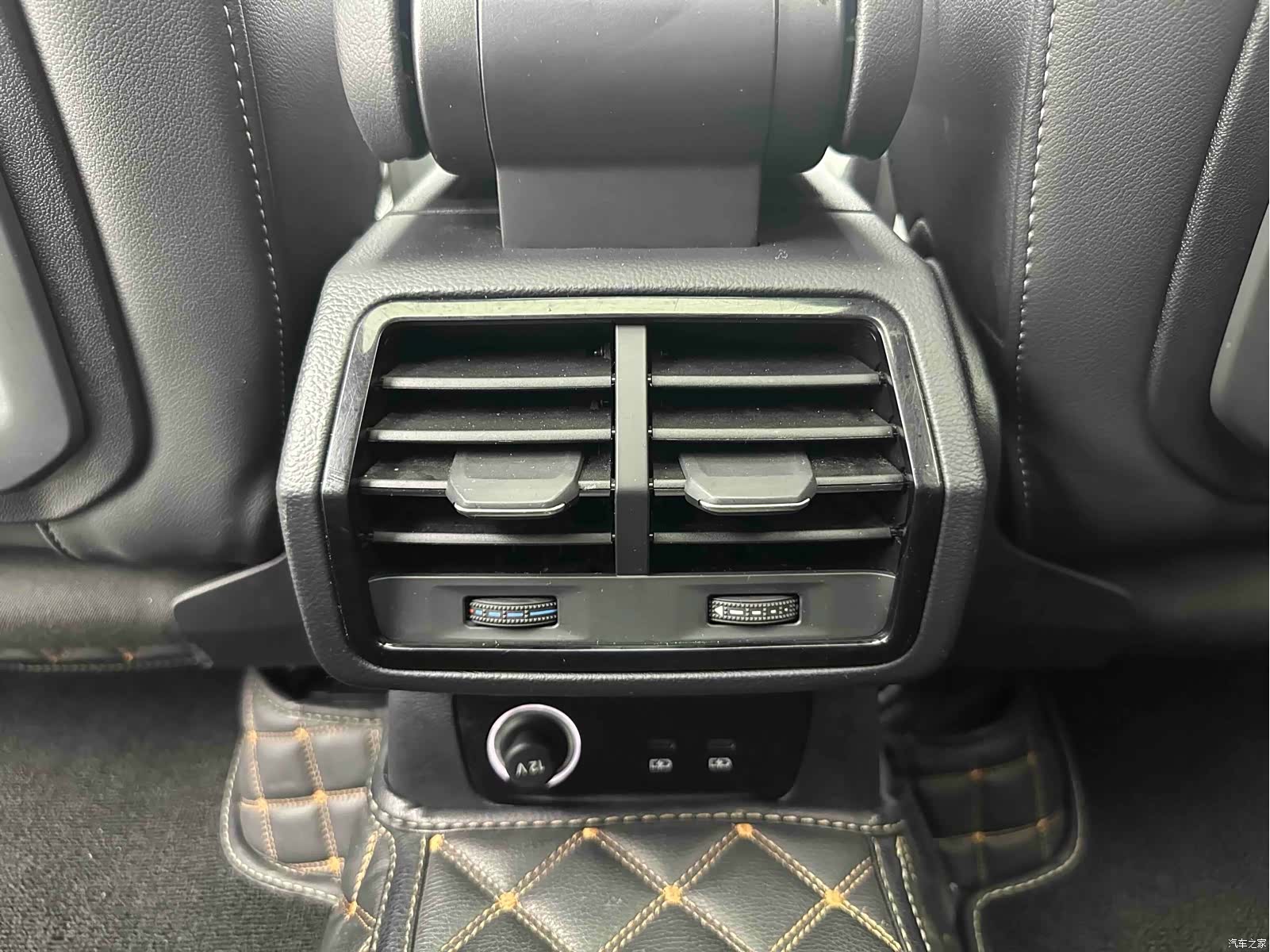 Audi Q3, 2023 13