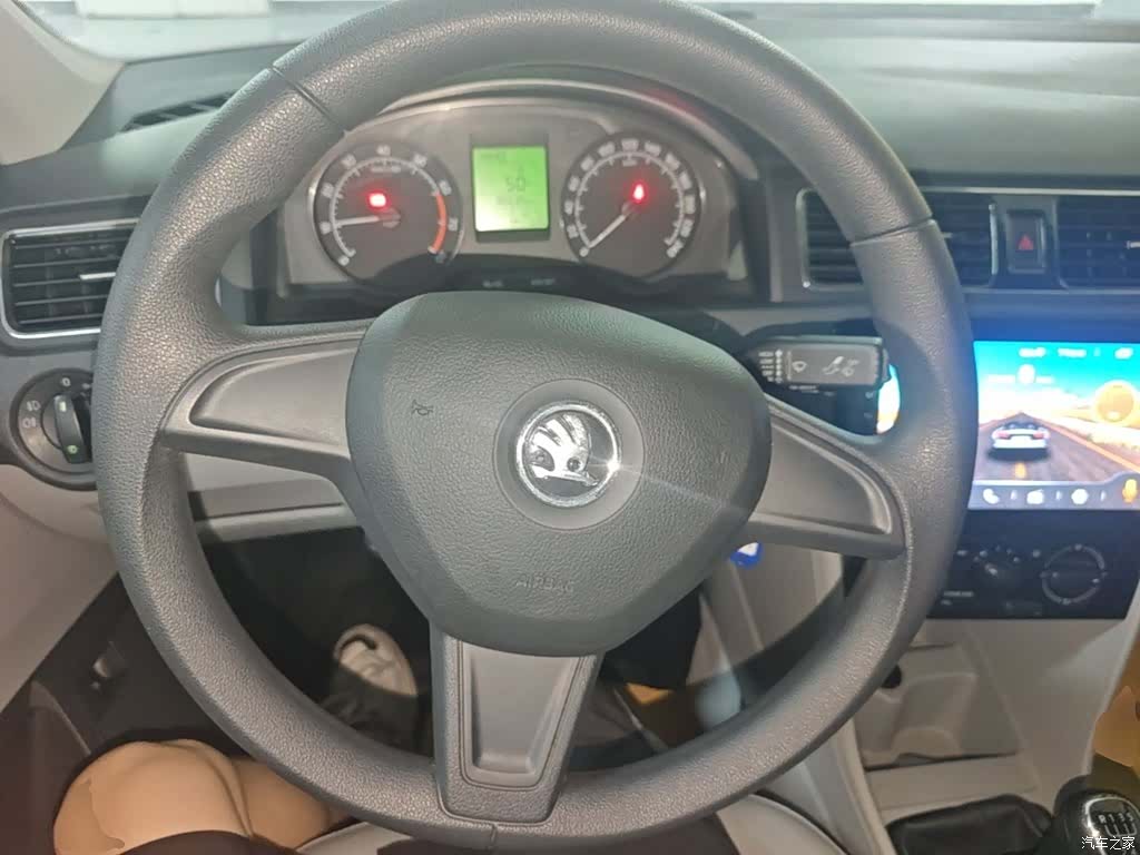 Skoda Rapid, 2016 11