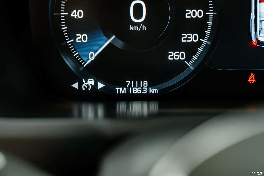 Volvo XC90, 2018 8