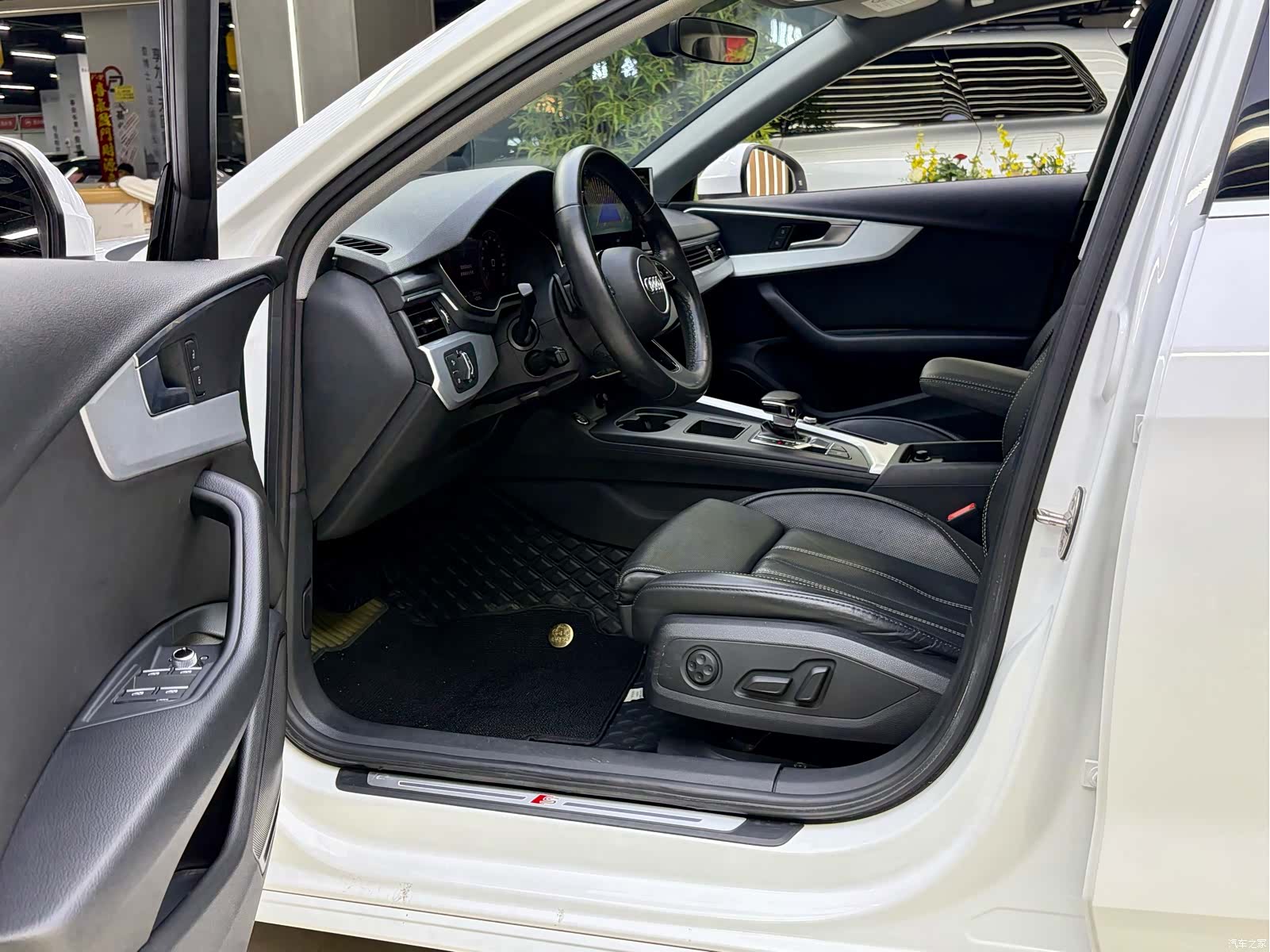 Audi A4L, 2022 все фото