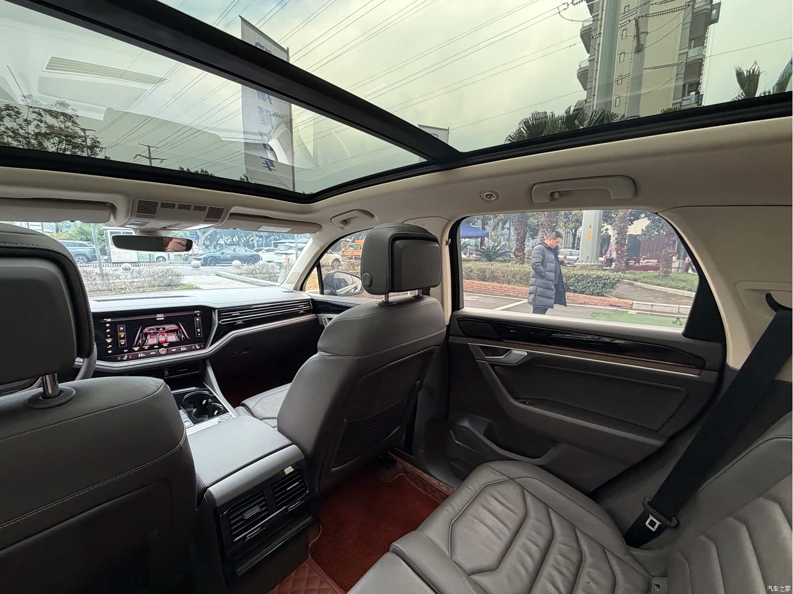 Volkswagen Touareg, 2020 15
