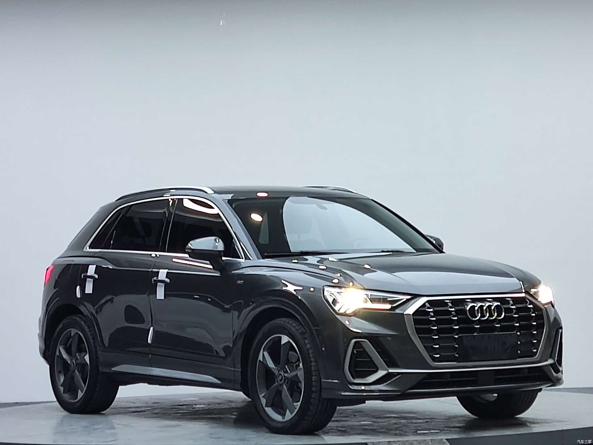 Audi Q3, 2022 4
