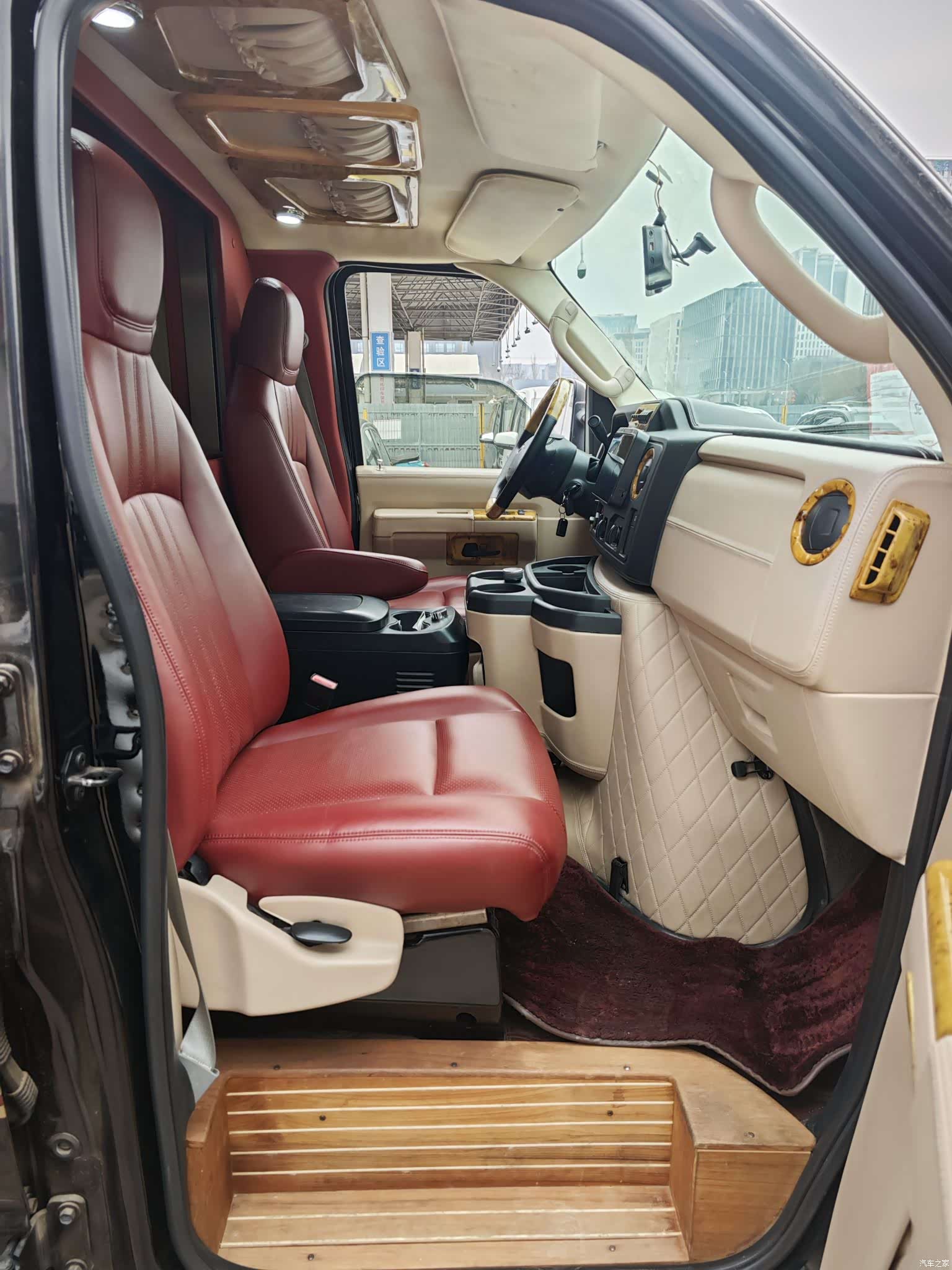 Ford E350, 2016 9