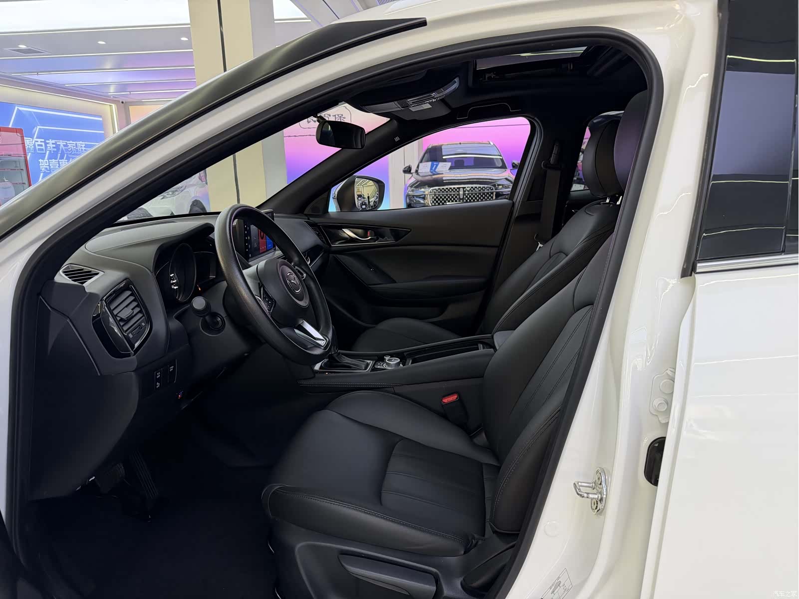 Mazda CX-4, 2023 4